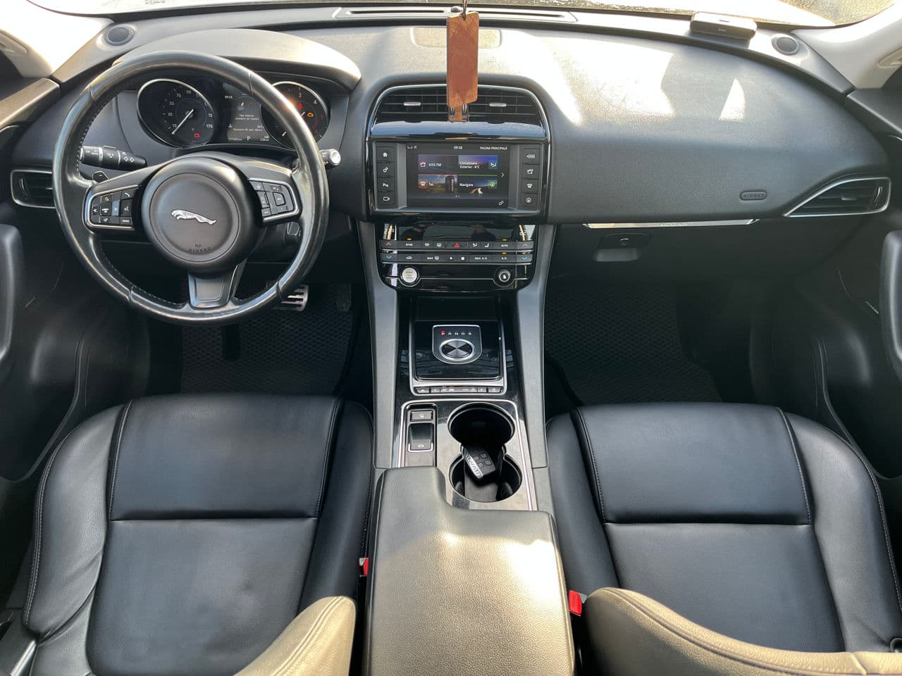2016 Jaguar F-Pace — Miniatură 9