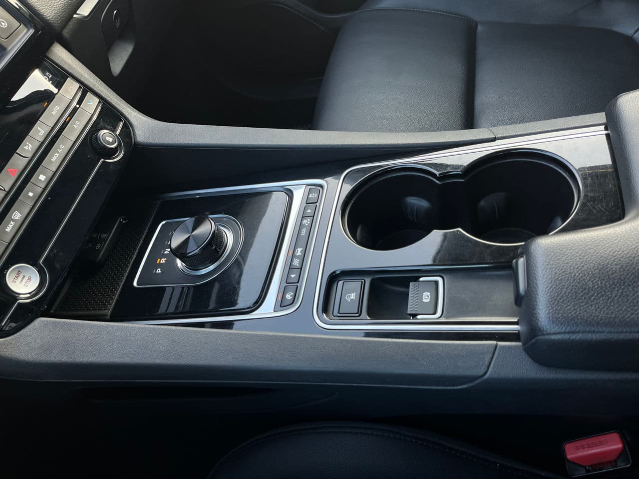 2016 Jaguar F-Pace — Miniatură 15