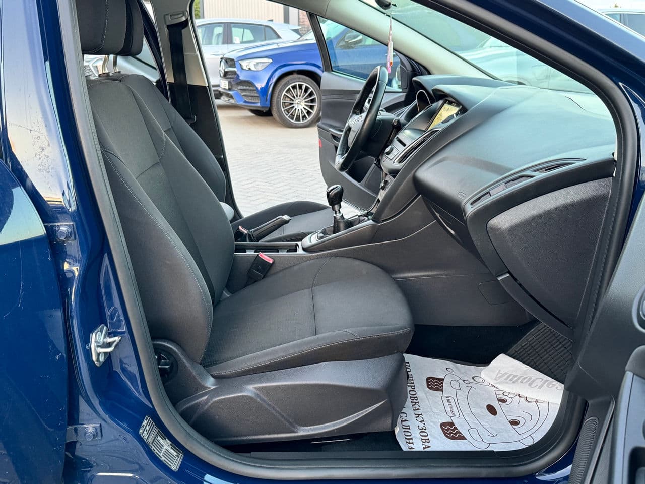 2017 Ford Focus — Miniatură 16