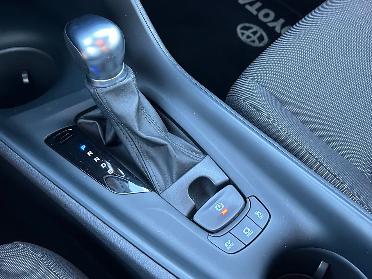 2022 Toyota C-HR — Miniatură 15