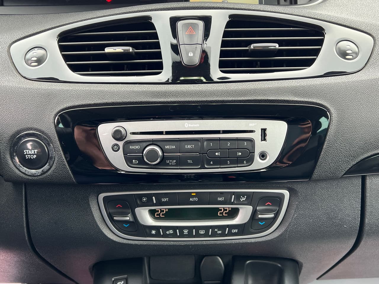 2014 Renault Grand Scenic — Miniatură 10