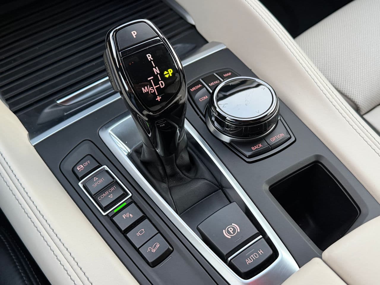 2017 BMW X6 4.0D — Miniatură 18