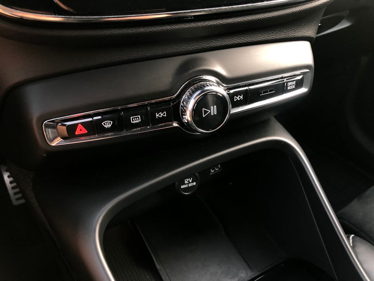 Volvo XC 40 2019 — Миниатюра 10