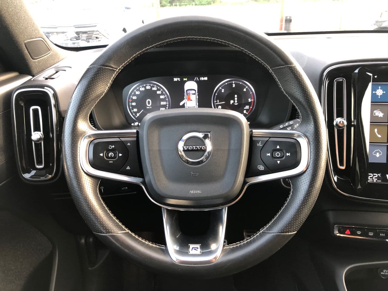 Volvo XC 40 2019 — Миниатюра 7