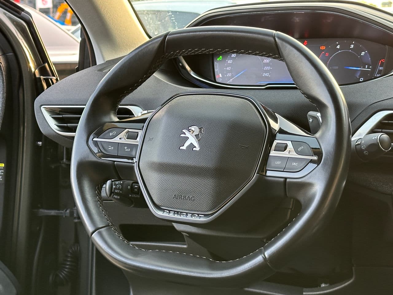 2018 Peugeot 3008 — Miniatură 10