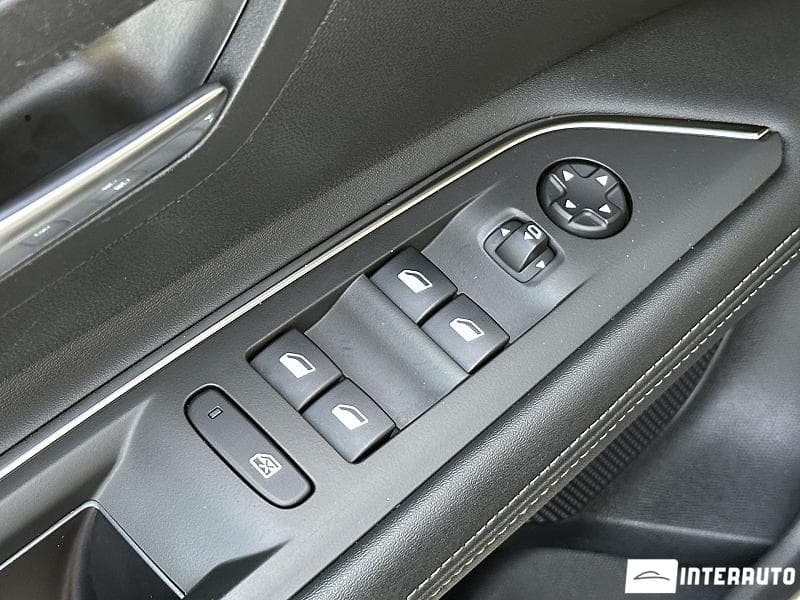 2018 Peugeot 3008 — Miniatură 16