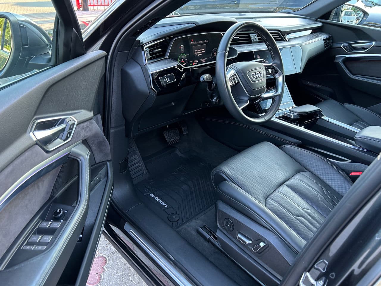 2019 Audi E-tron — Miniatură 6