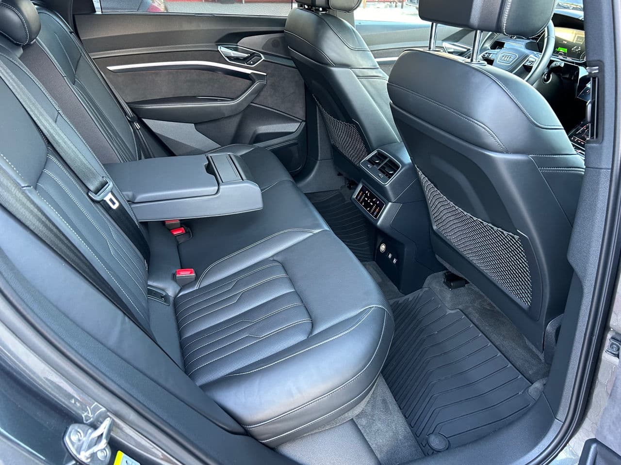 2019 Audi E-tron — Miniatură 23