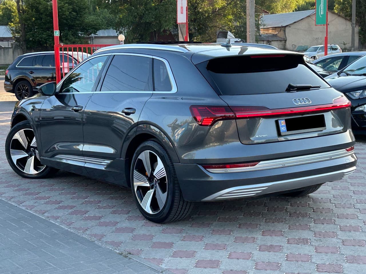 2019 Audi E-tron — Miniatură 2