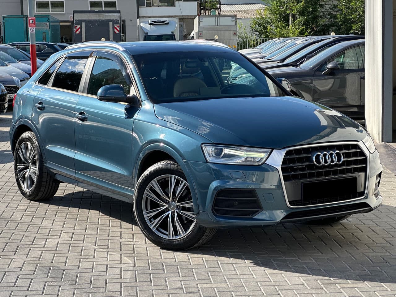 2017 Audi Q3 — Miniatură 3