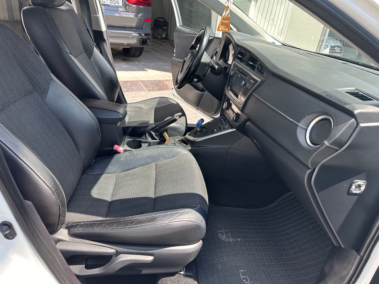 2013 Toyota Auris — Miniatură 5