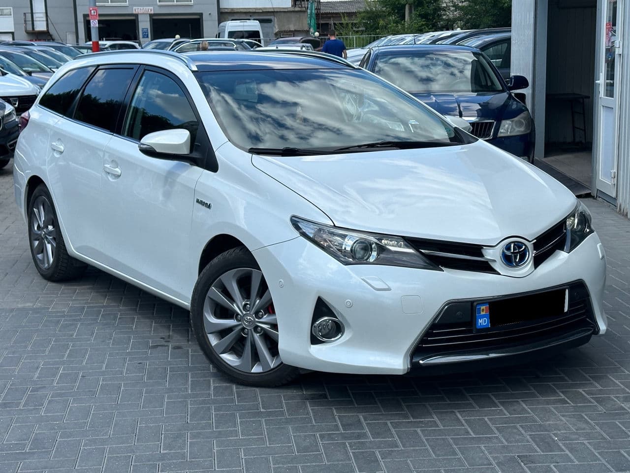 2013 Toyota Auris — Miniatură 4