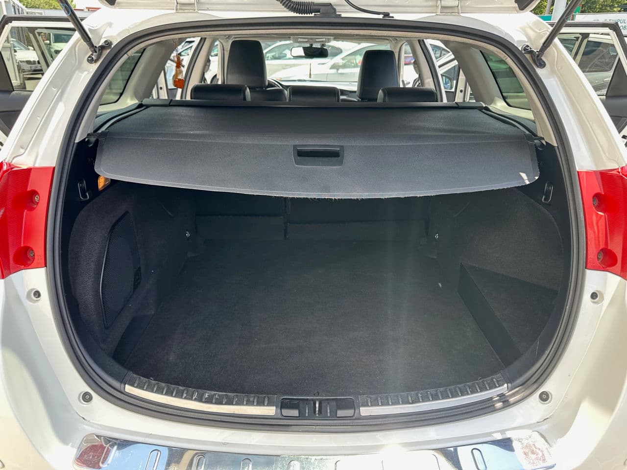 2013 Toyota Auris — Miniatură 18