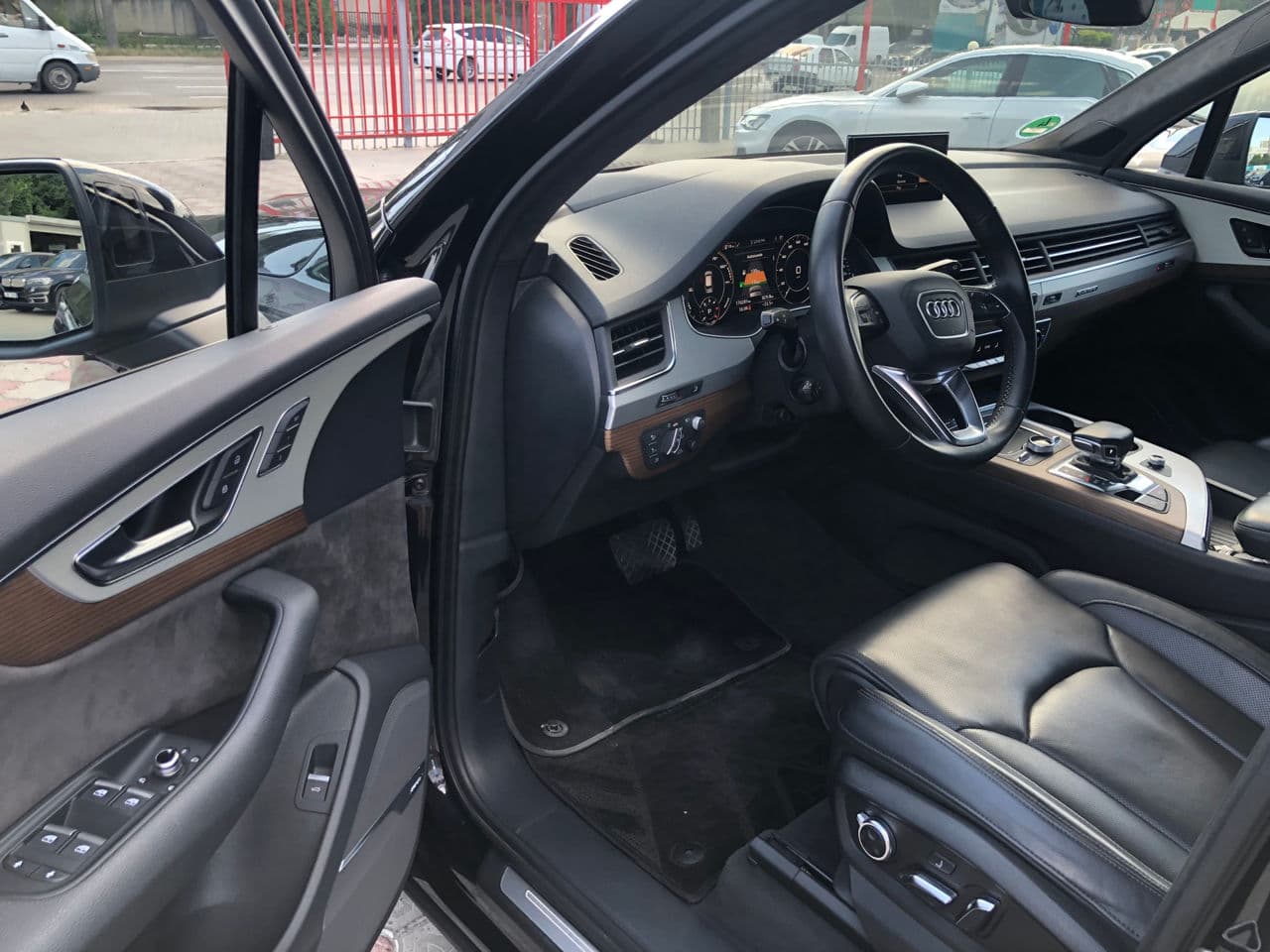 2018 Audi Q7 E-Tron — Miniatură 7