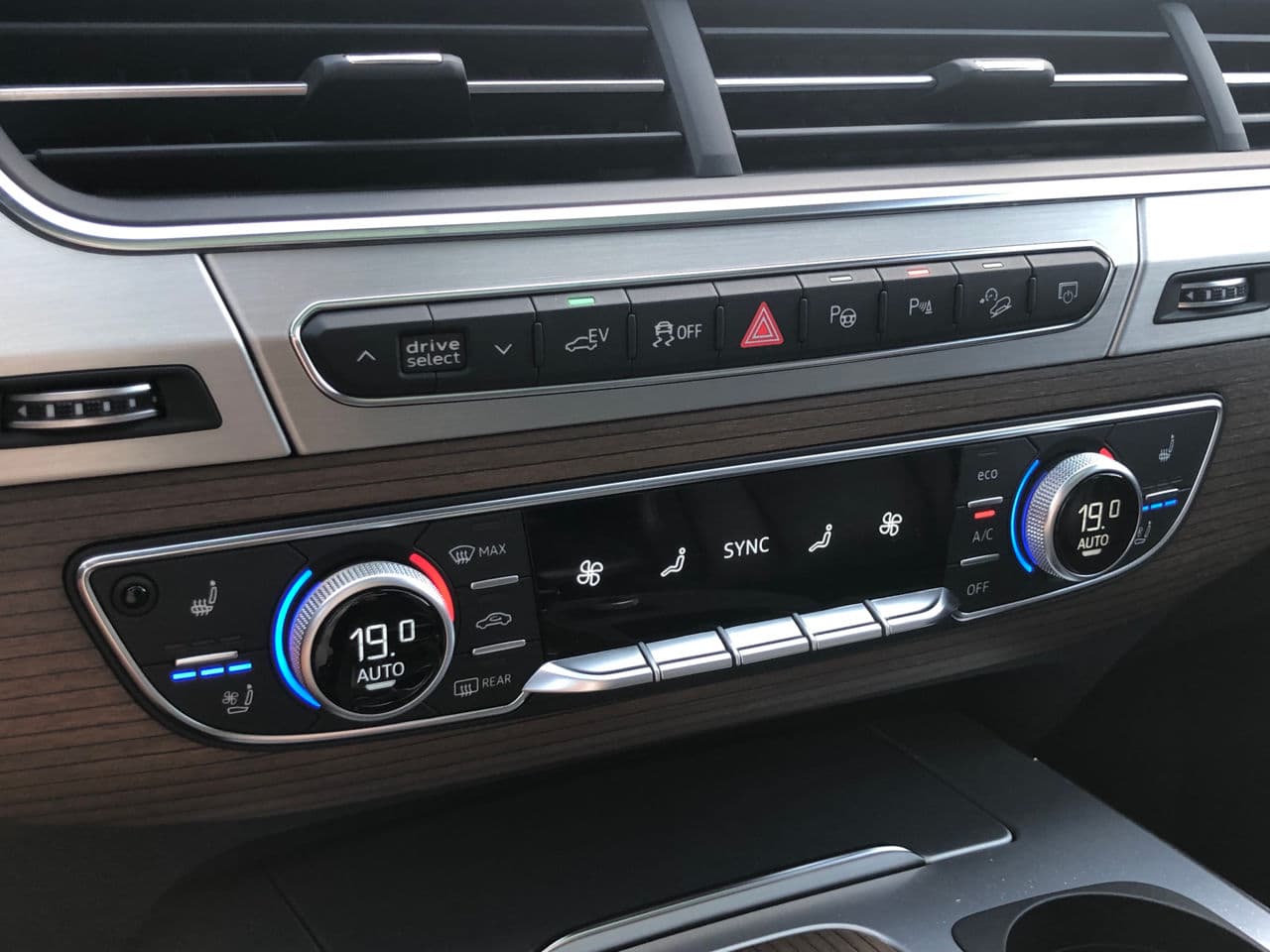 2018 Audi Q7 E-Tron — Miniatură 13