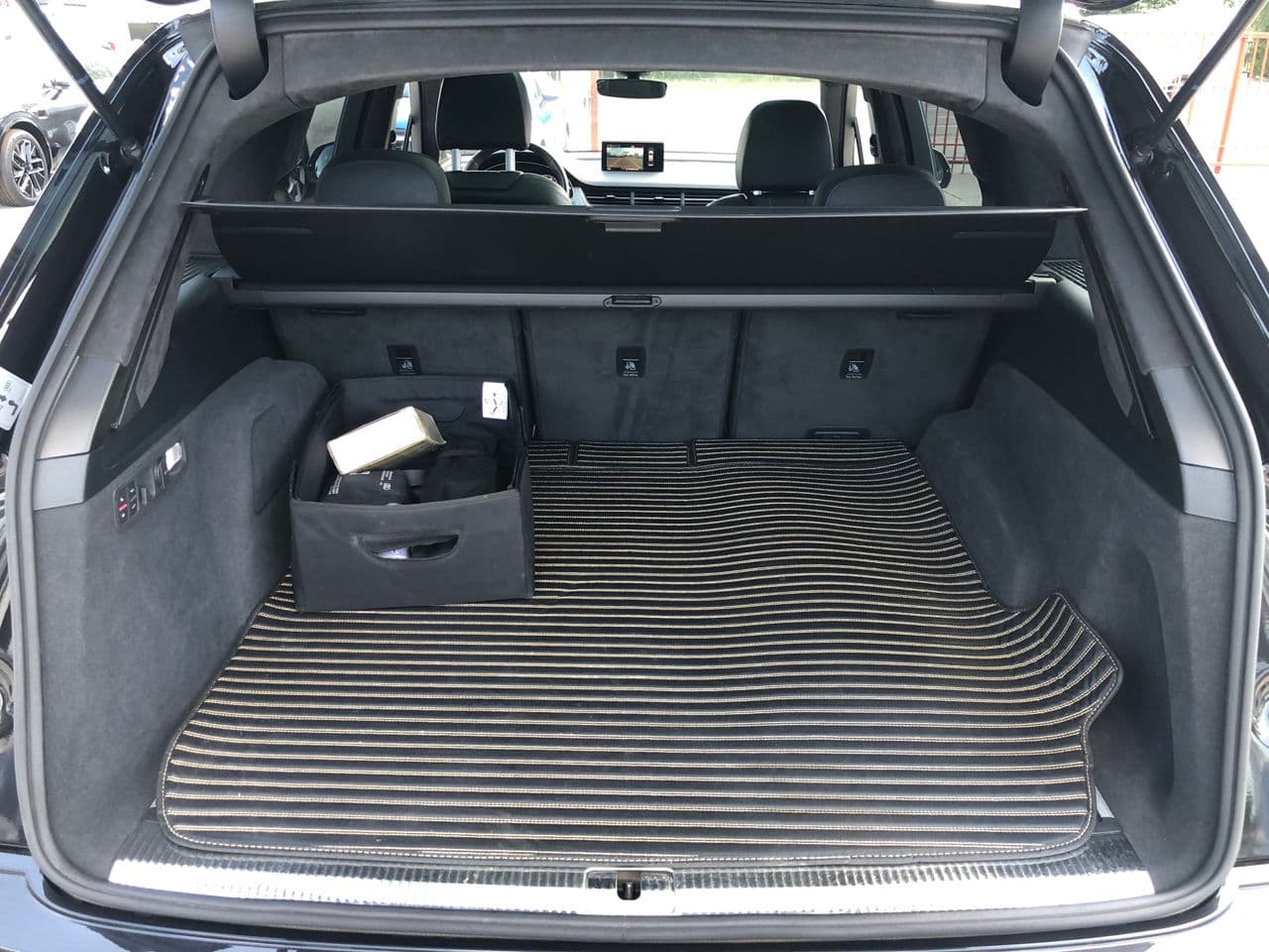 2018 Audi Q7 E-Tron — Miniatură 24