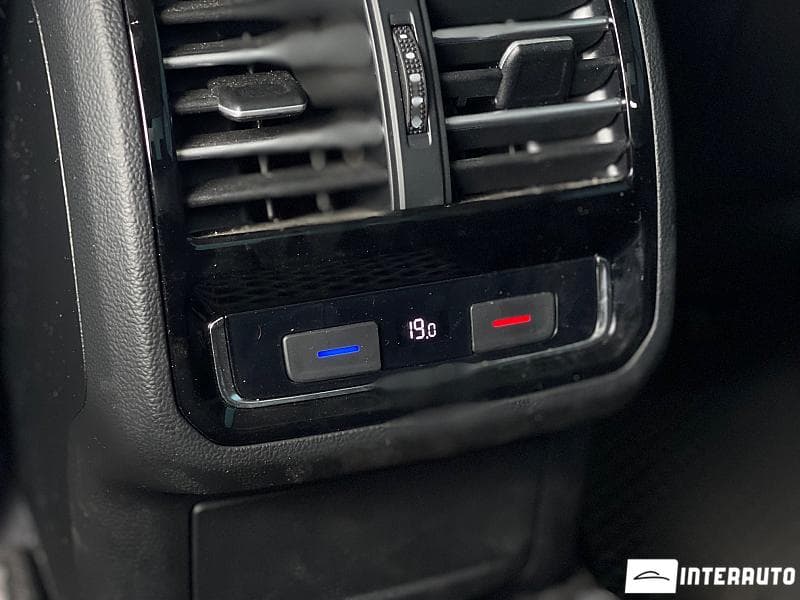 2016 Volkswagen Passat — Miniatură 18