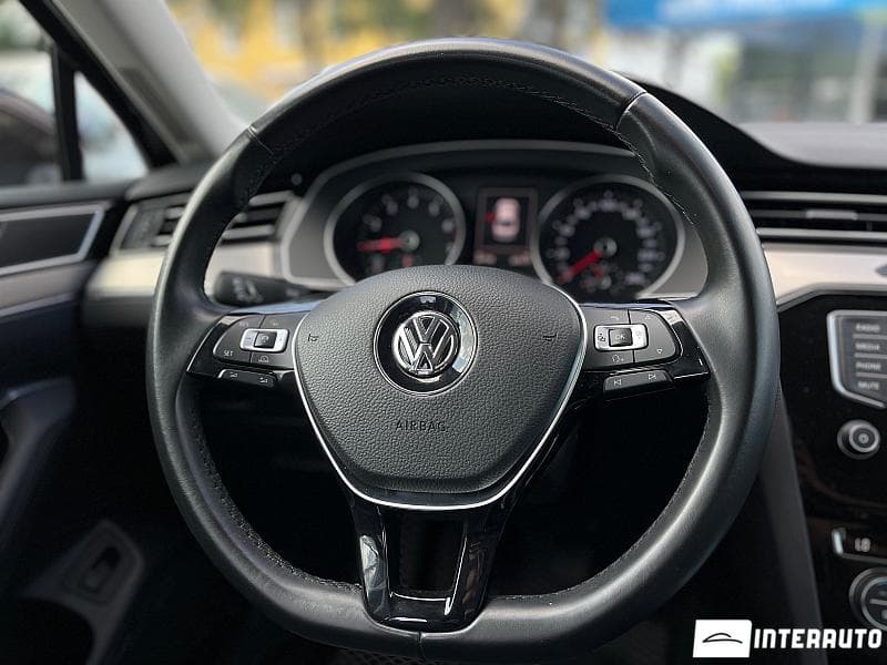 2016 Volkswagen Passat — Miniatură 10