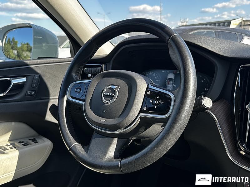 Volvo XC 60 2018 — Миниатюра 7