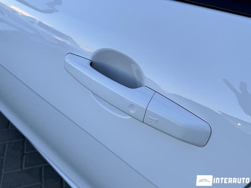 2016 Jaguar XE — Miniatură 20