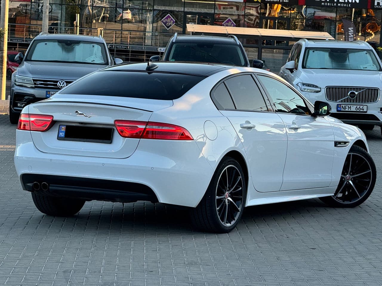 2016 Jaguar XE — Miniatură 3