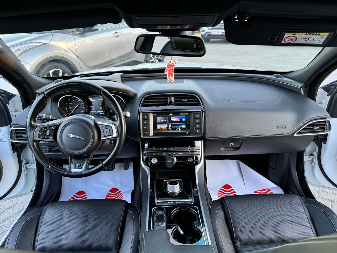 2016 Jaguar XE — Miniatură 6