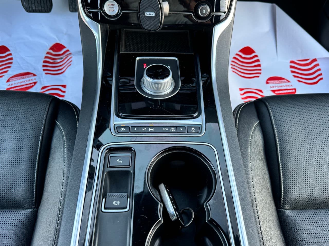 2016 Jaguar XE — Miniatură 12