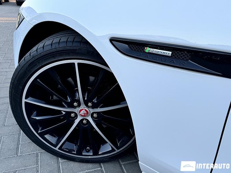 2016 Jaguar XE — Miniatură 18