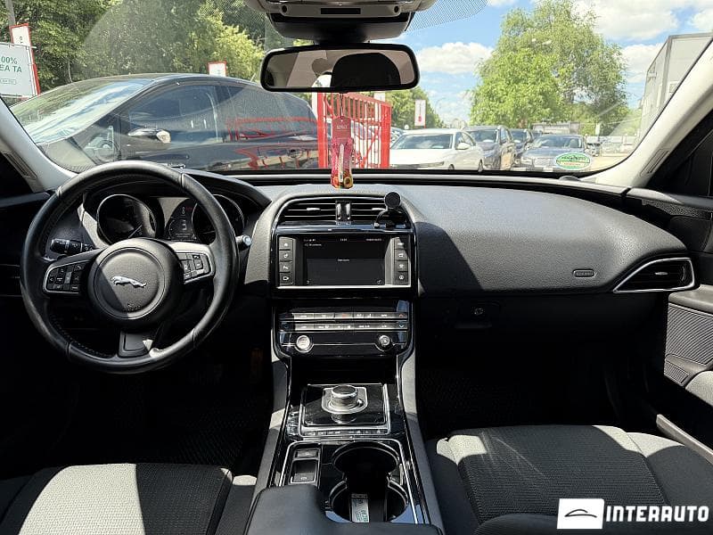 2017 Jaguar XE — Miniatură 7