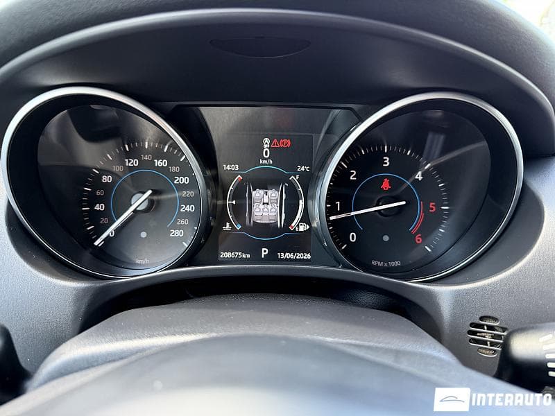 2017 Jaguar XE — Miniatură 9