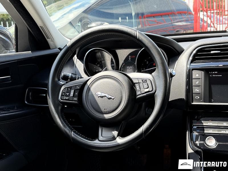 2017 Jaguar XE — Miniatură 8