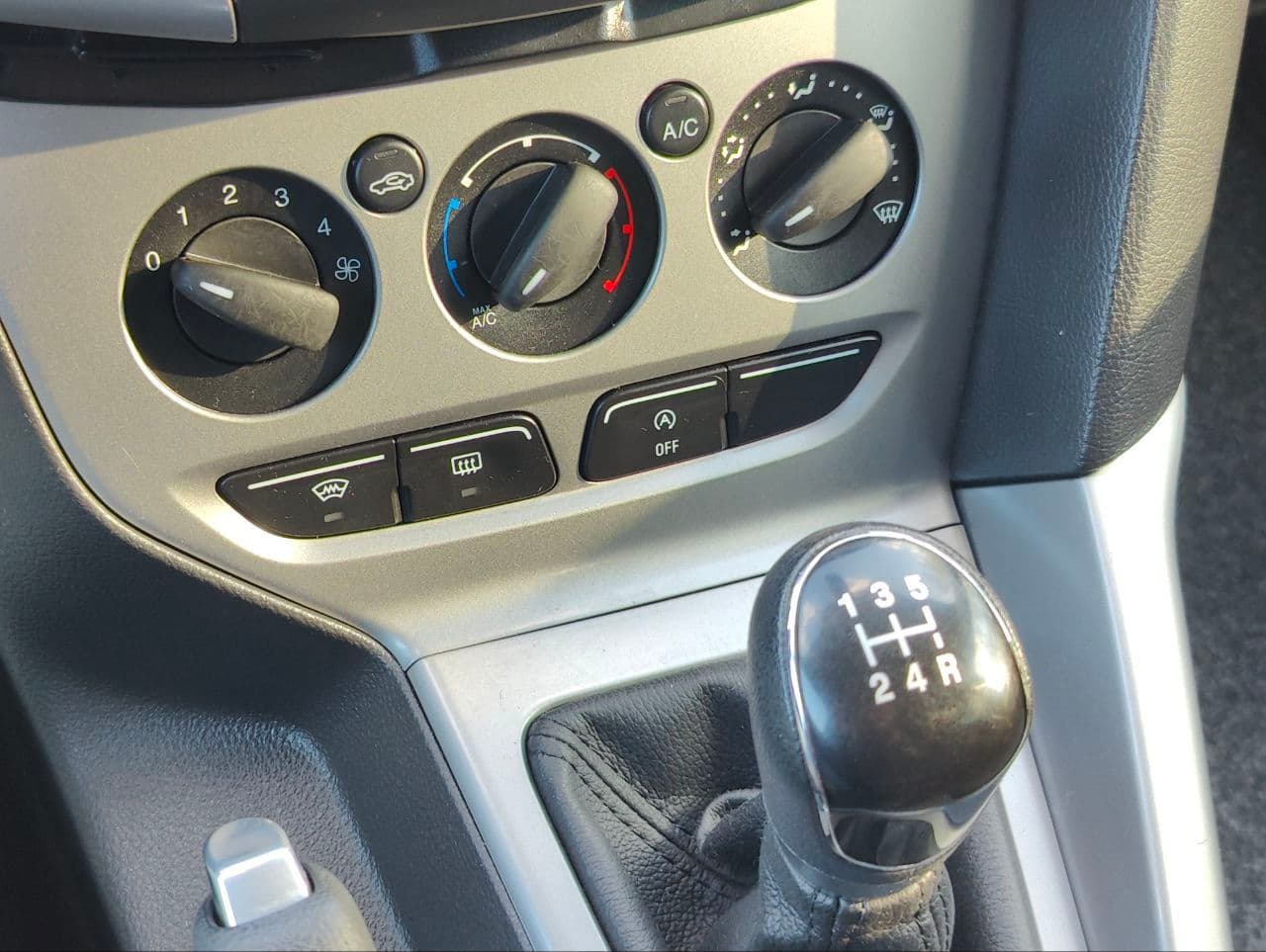 2014 Ford Focus — Miniatură 13
