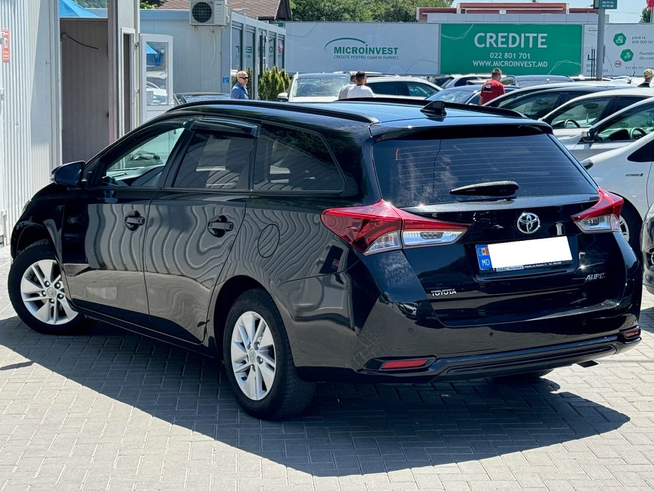 2015 Toyota Auris — Miniatură 4
