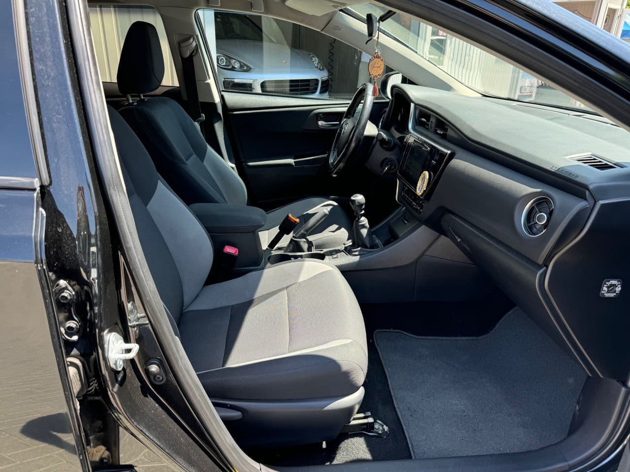 2015 Toyota Auris — Miniatură 16