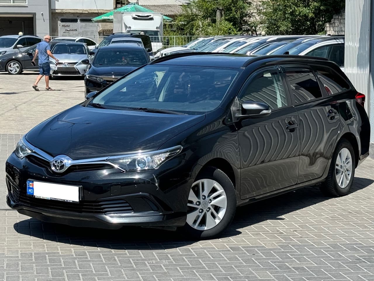 2015 Toyota Auris — Miniatură 2