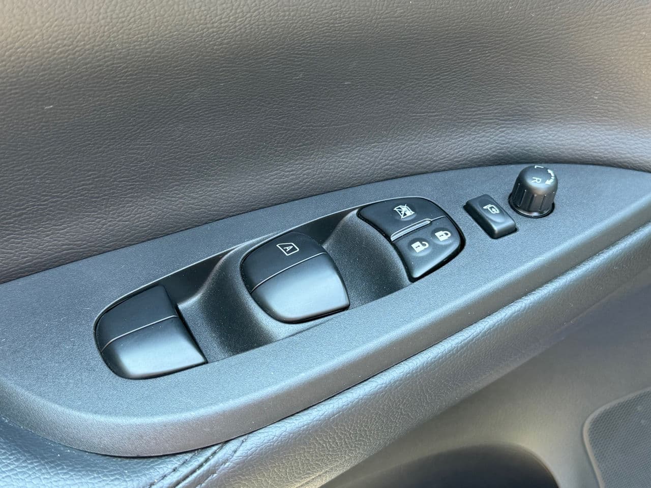 2014 Nissan Pulsar — Miniatură 7