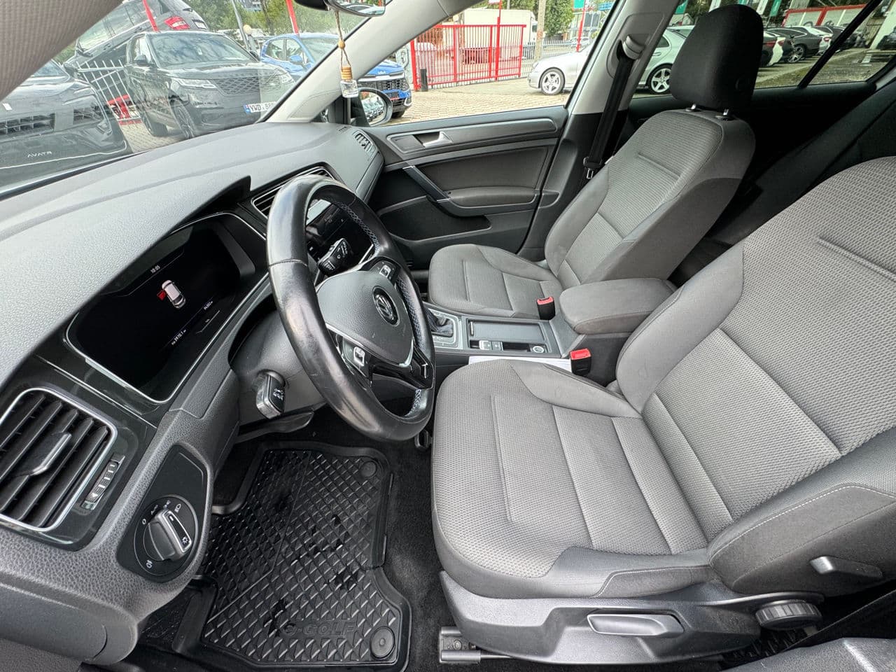 2019 Volkswagen e-Golf — Miniatură 11