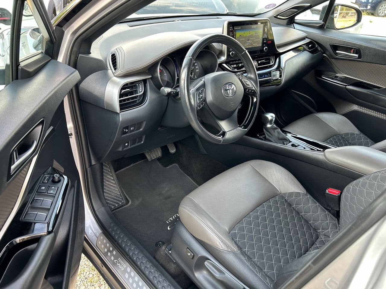 Toyota C-HR 2020 — Миниатюра 7