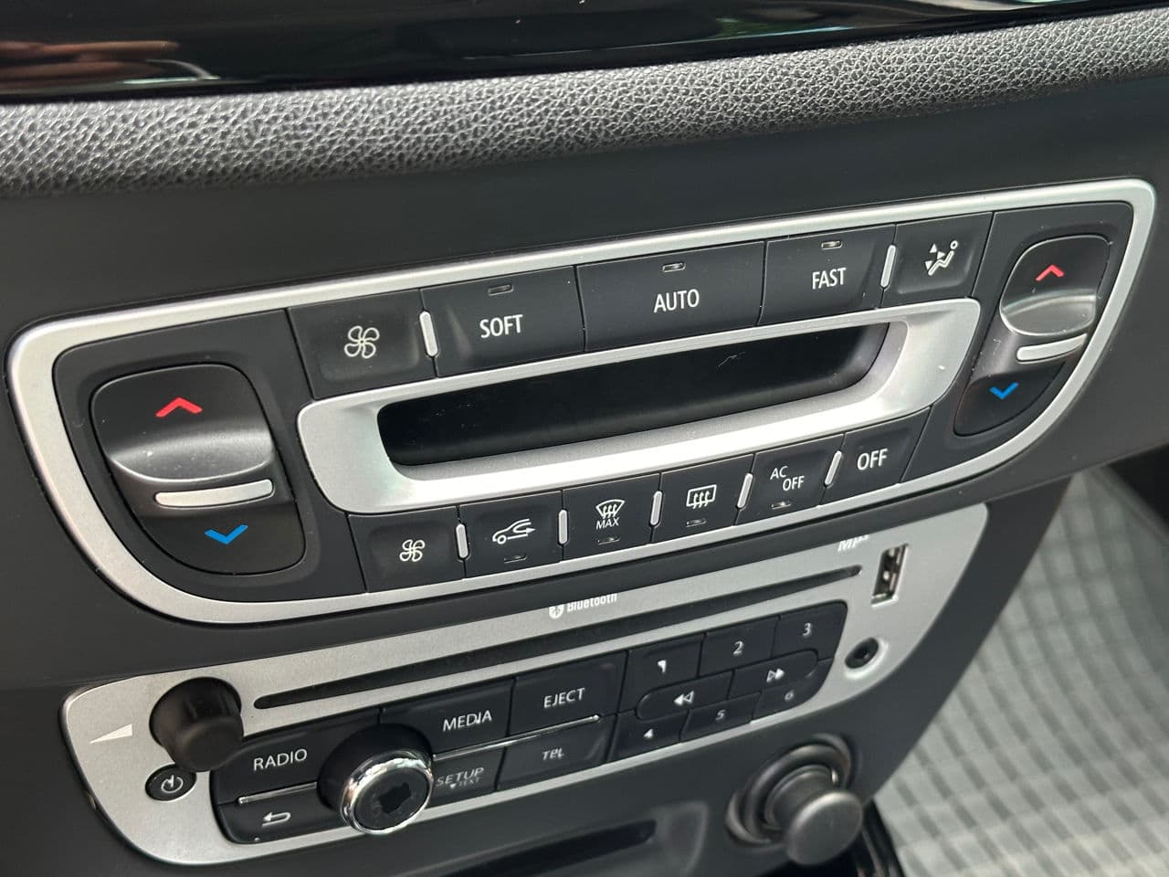 2012 Renault Megane — Miniatură 10