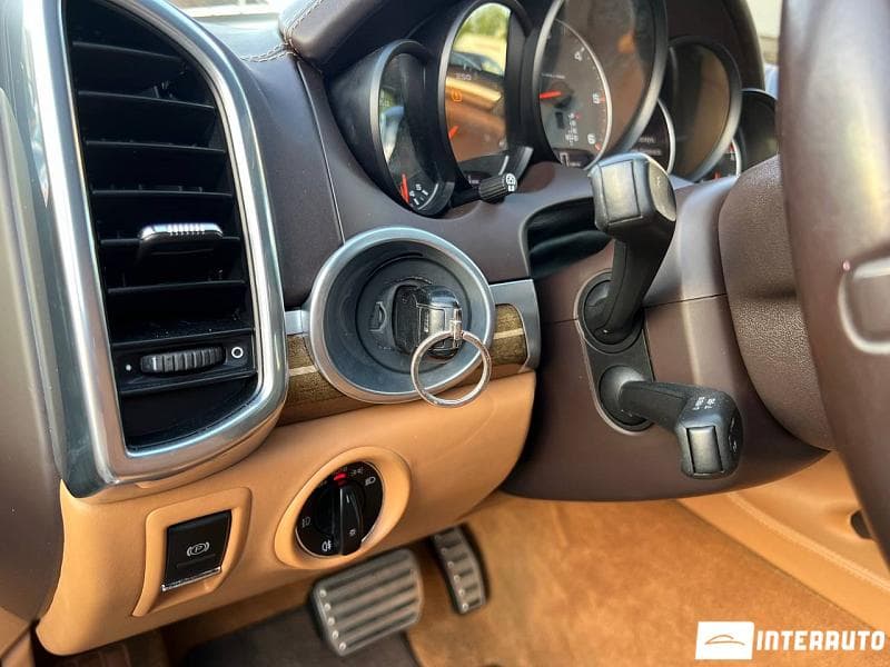 2013 Porsche Cayenne S — Miniatură 13