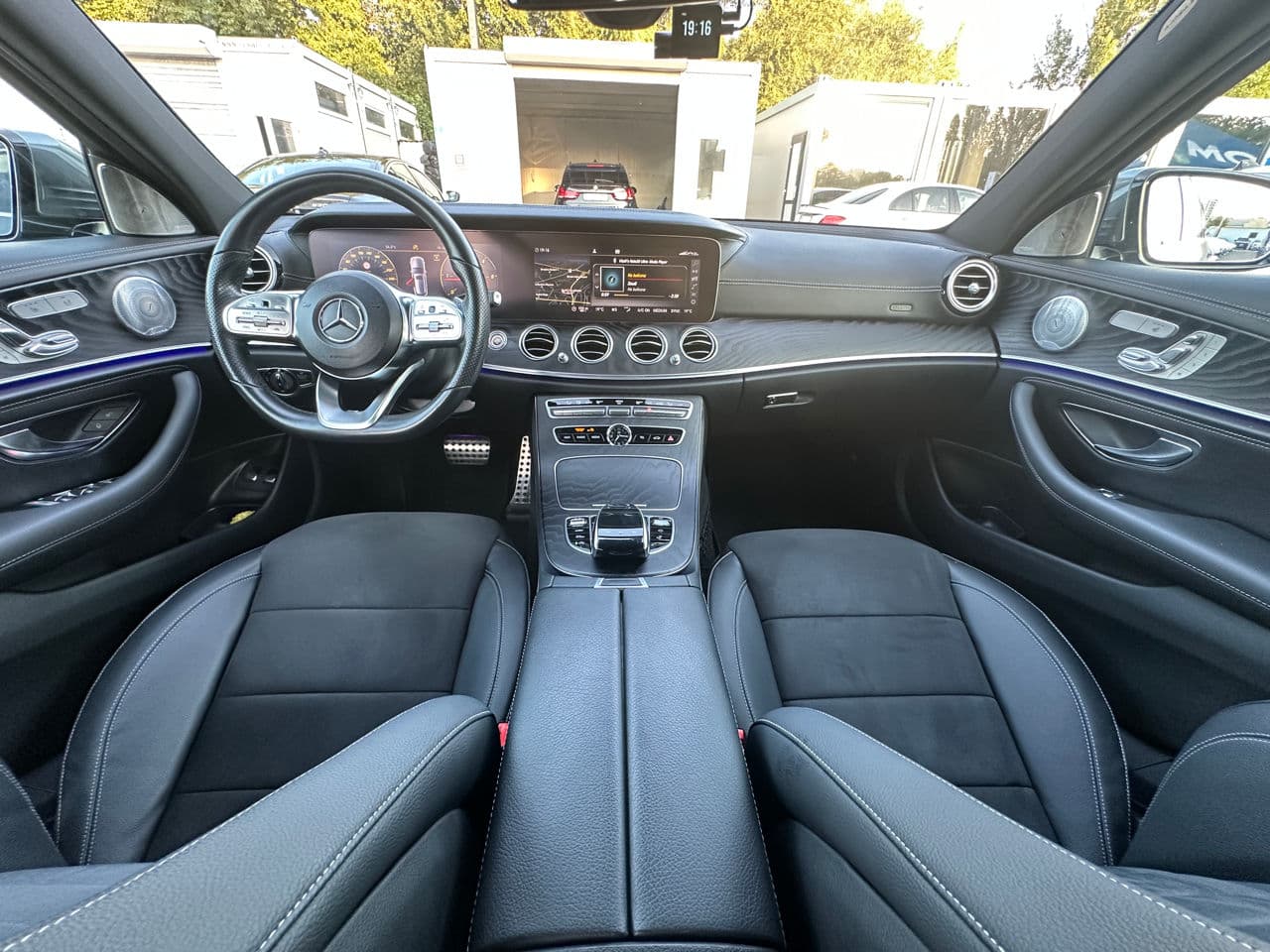 2020 Mercedes E 220 — Miniatură 8