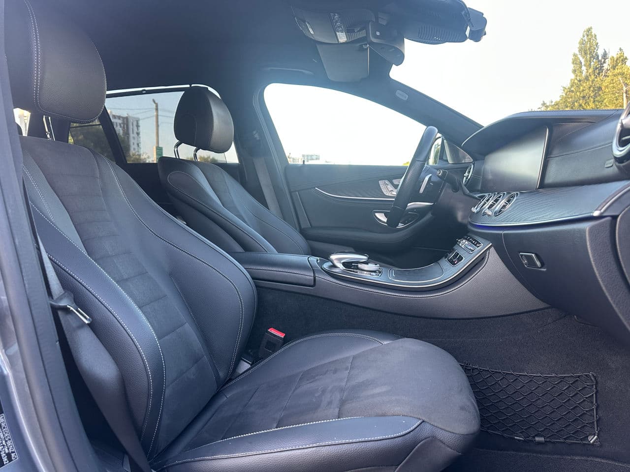2020 Mercedes E 220 — Miniatură 16
