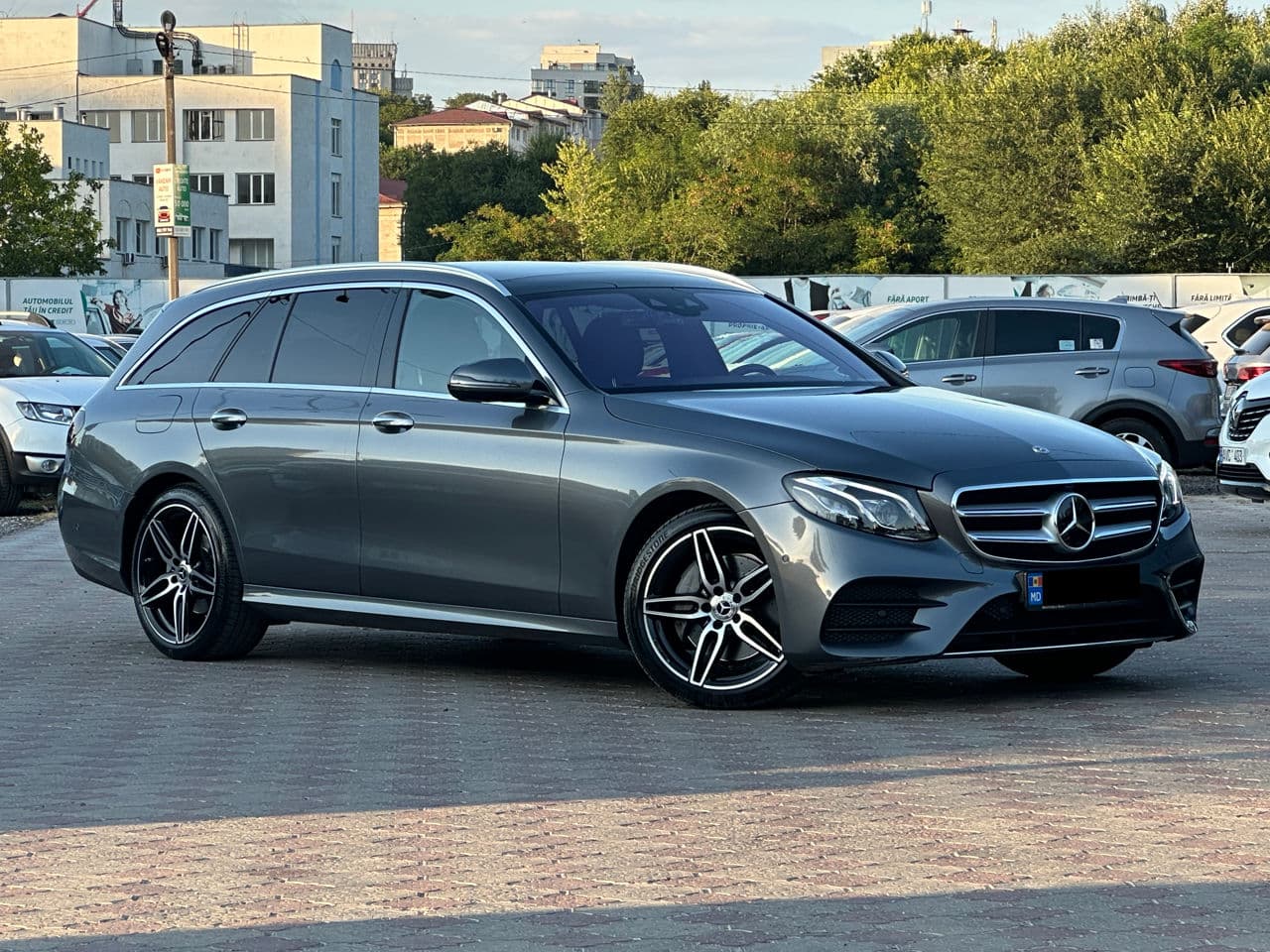 2020 Mercedes E 220 — Miniatură 4