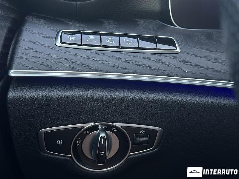 2020 Mercedes E 220 — Miniatură 9