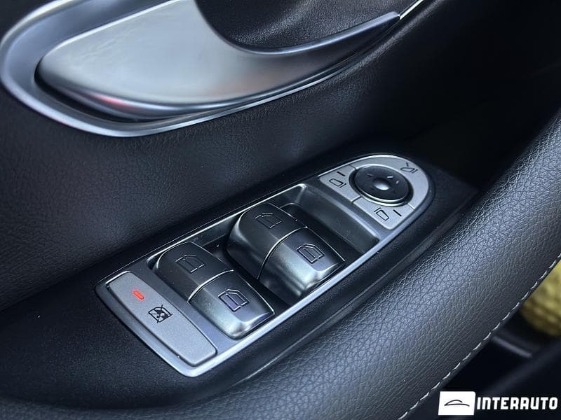2020 Mercedes E 220 — Miniatură 6