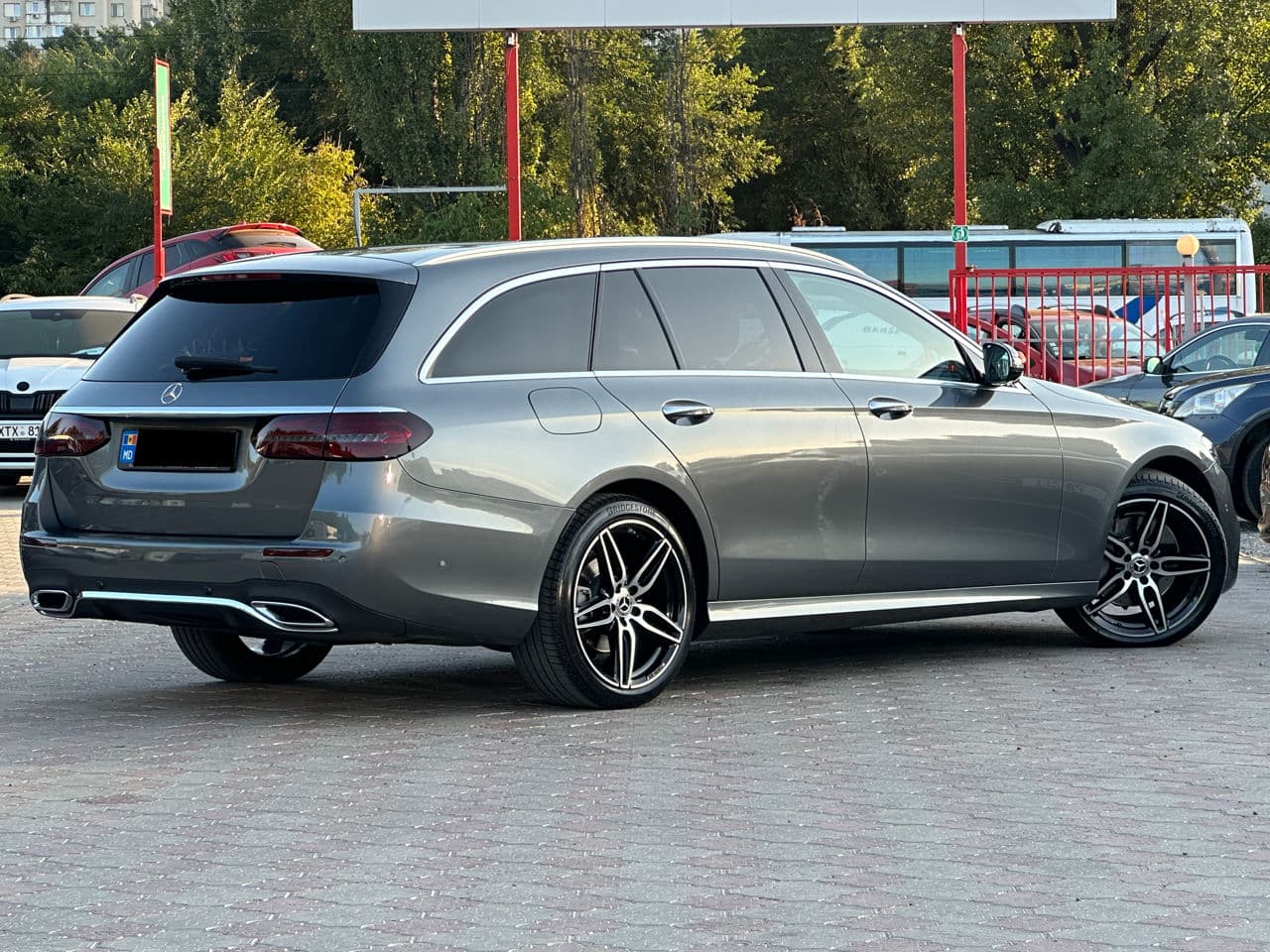 2020 Mercedes E 220 — Miniatură 3