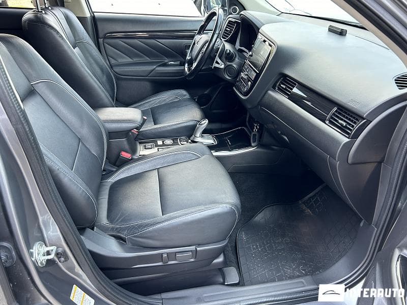 Mitsubishi Outlander 2017 — Миниатюра 16