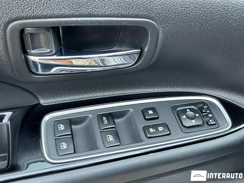 Mitsubishi Outlander 2017 — Миниатюра 8