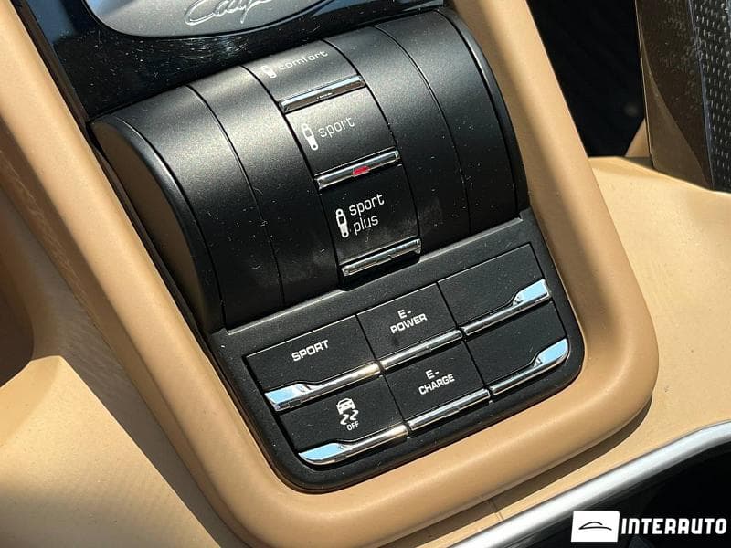 2015 Porsche Cayenne S Hybrid — Miniatură 14