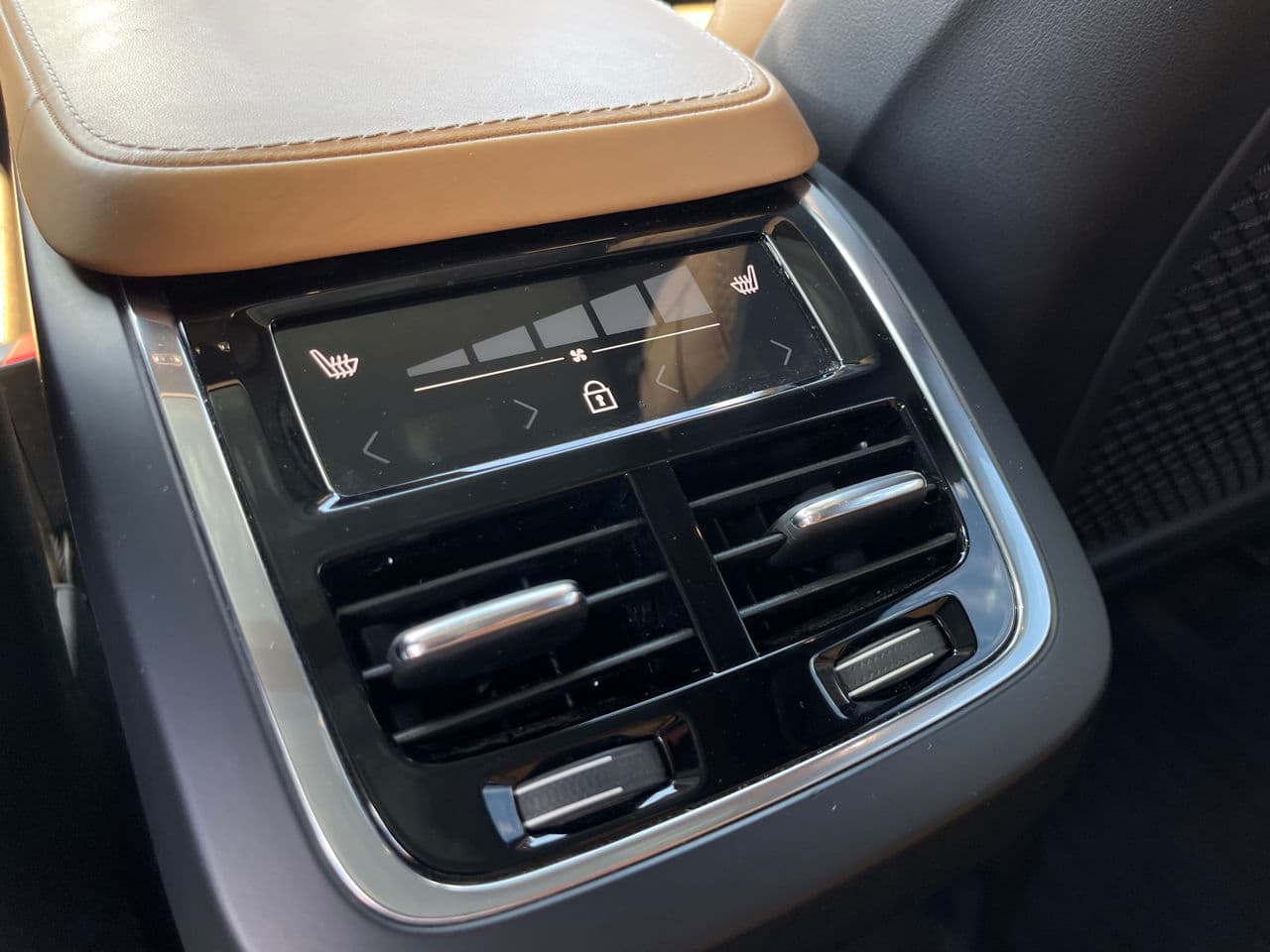 Volvo XC 90 2017 — Миниатюра 19